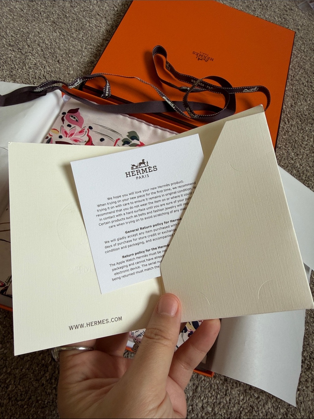 Hermes Emile et Une Nuit scarf 90, 100% silk, NEW, Rose Thé / Vert / Prune - Picture 11 of 11